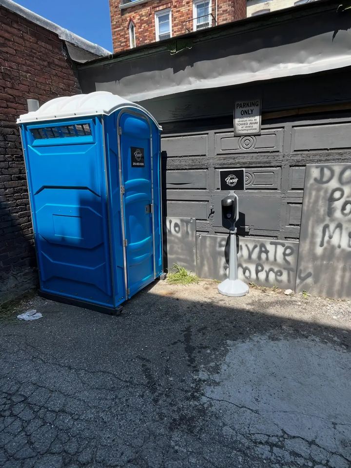 Same-Day Porta Potty Delivery in Detroit